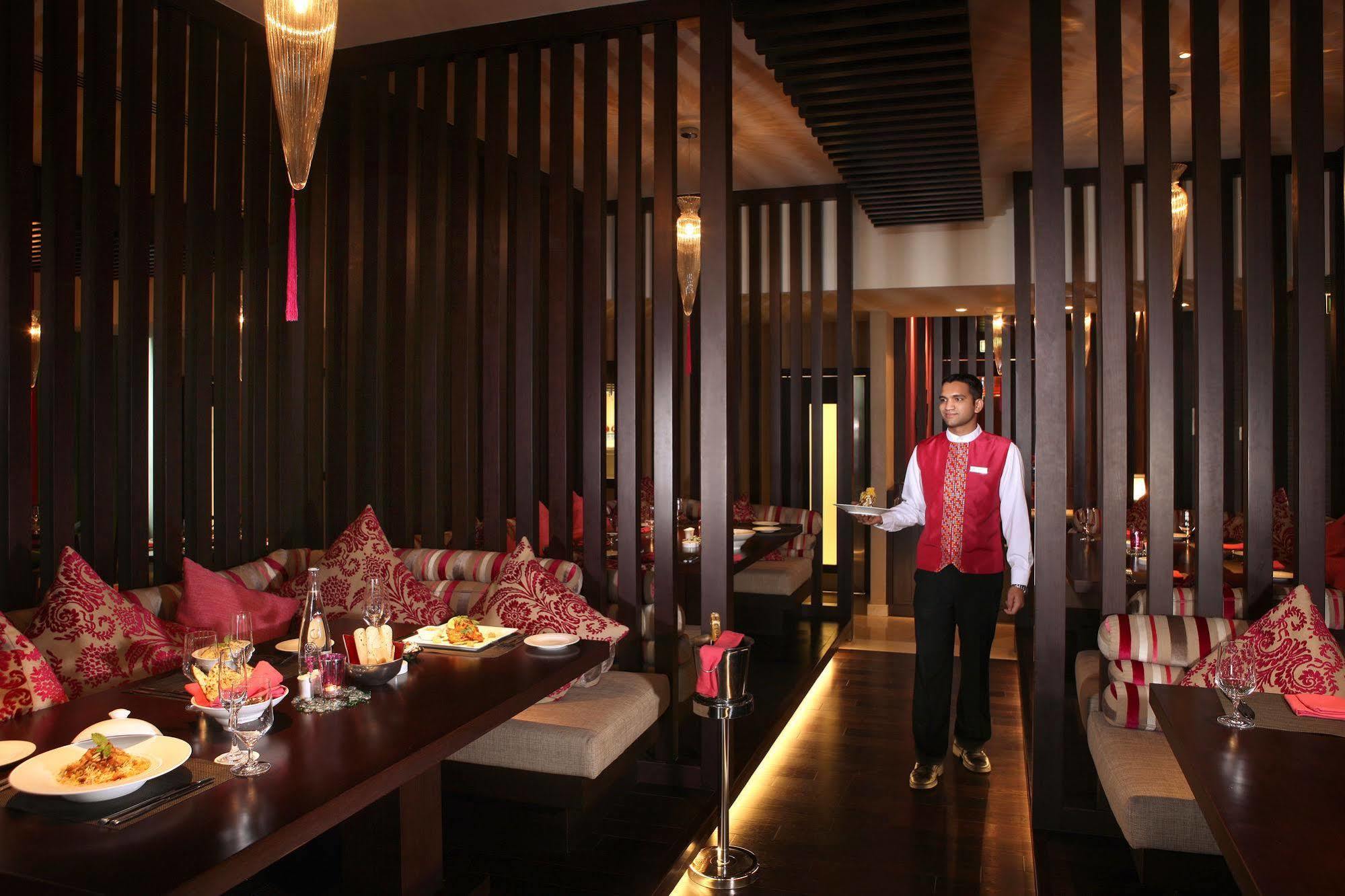 Hotel Yas Island Rotana 4*