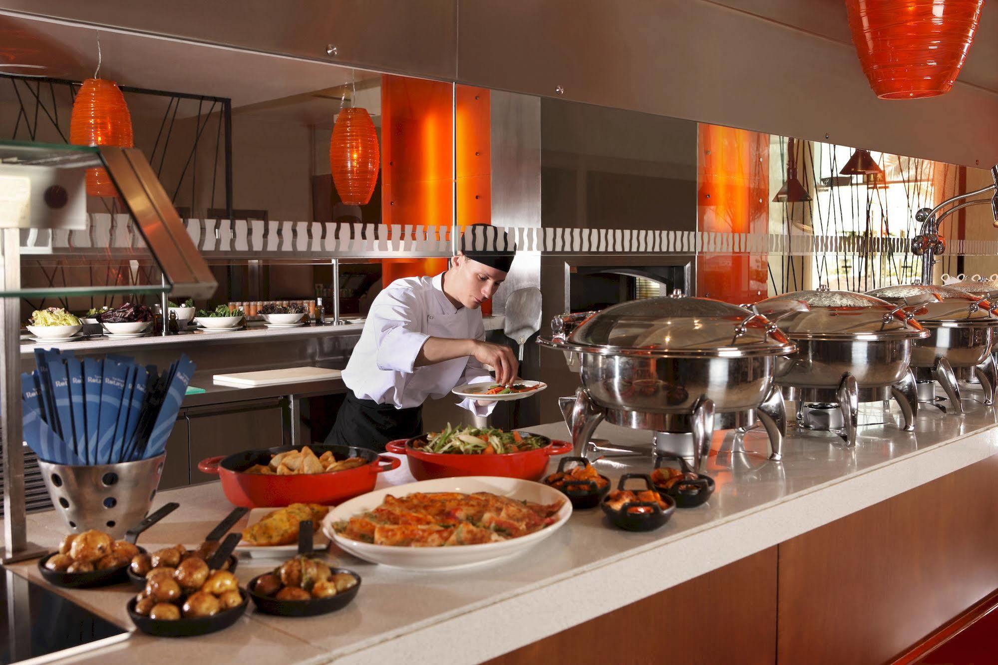 Hotel Yas Island Rotana 4*